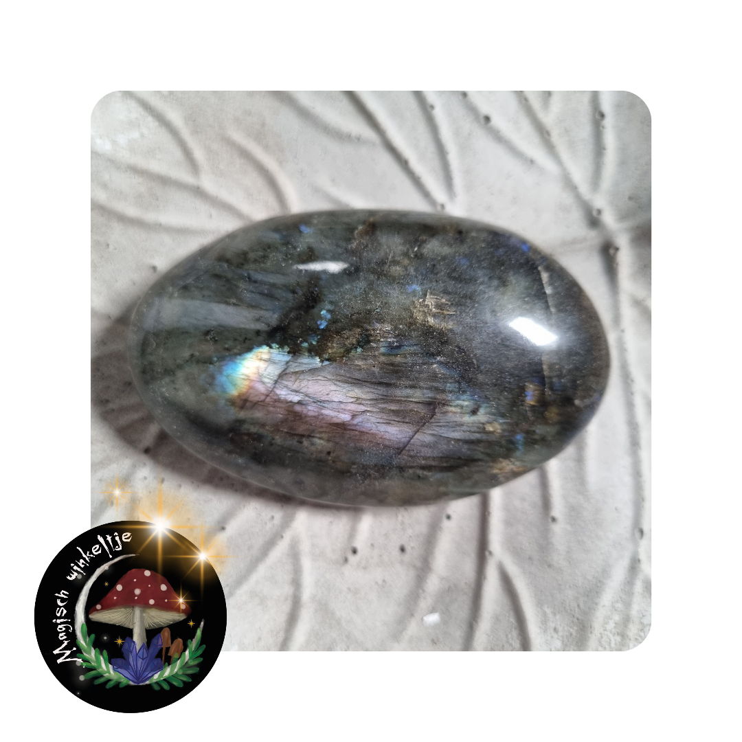 🌌 Labradoriet – Intuïtie • Creativiteit • Bewustwording | Hand steen 💙 9x6cm